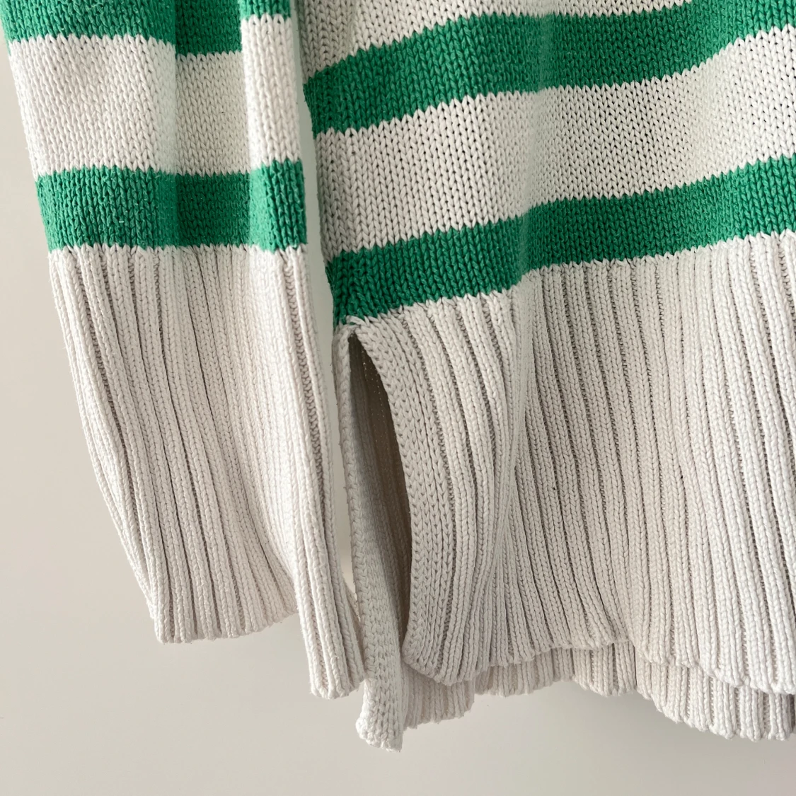 Tjocktröja med vita/gröna ränder - 1