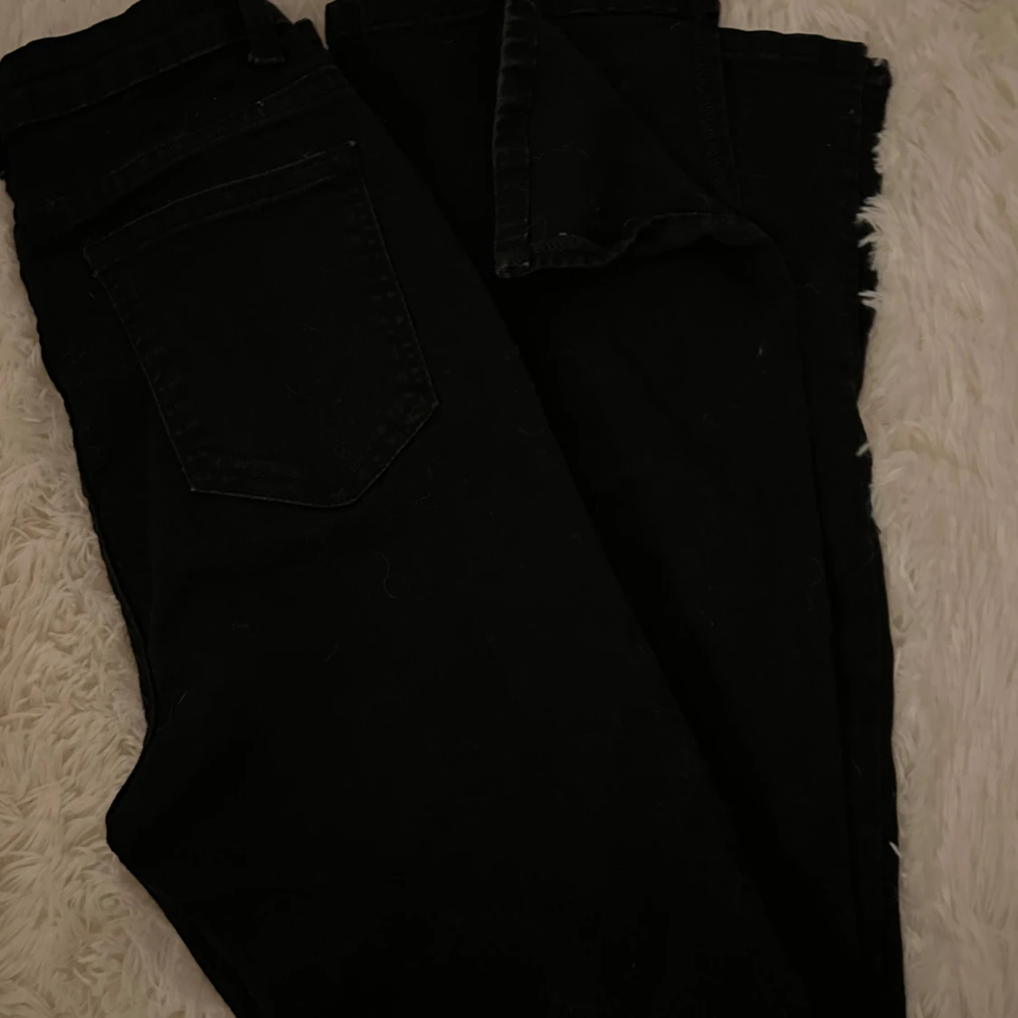Svarta bootcut jeans med slits - 4