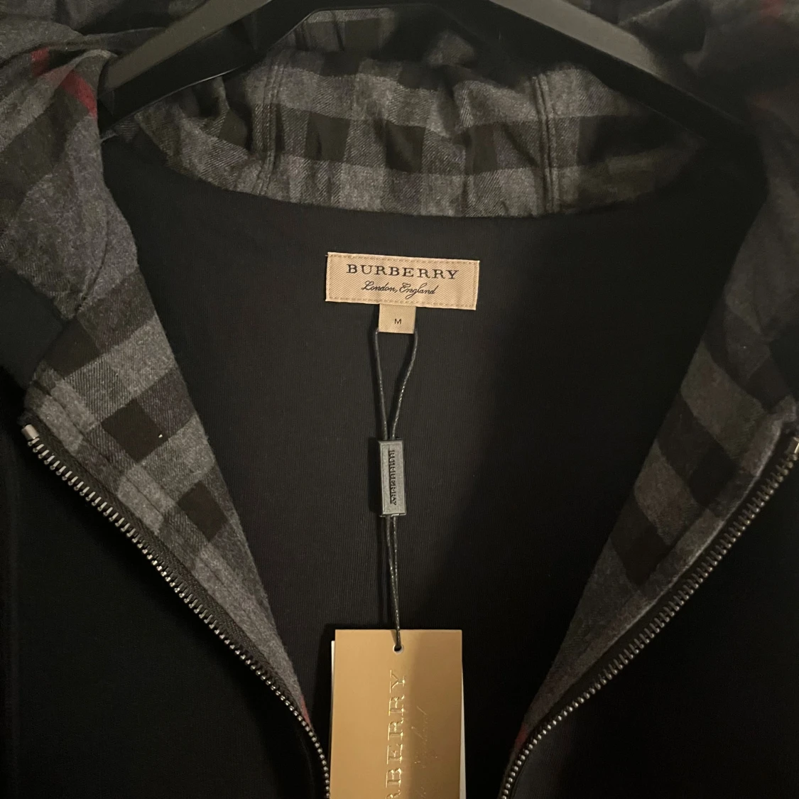 Svart Burberry hoodie med rutig huva - 1