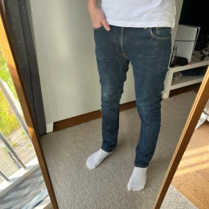 Nudie jeans - Tja!| Säljer detta feta paret Nudie jeans!| Modell: Lean Dean| Mycket gott skick!| Pris alltid diskuterbart!| Kontakta mig vid minsta fråga!| //Nils- köp efter 25/10 kommer skickas 30/10!