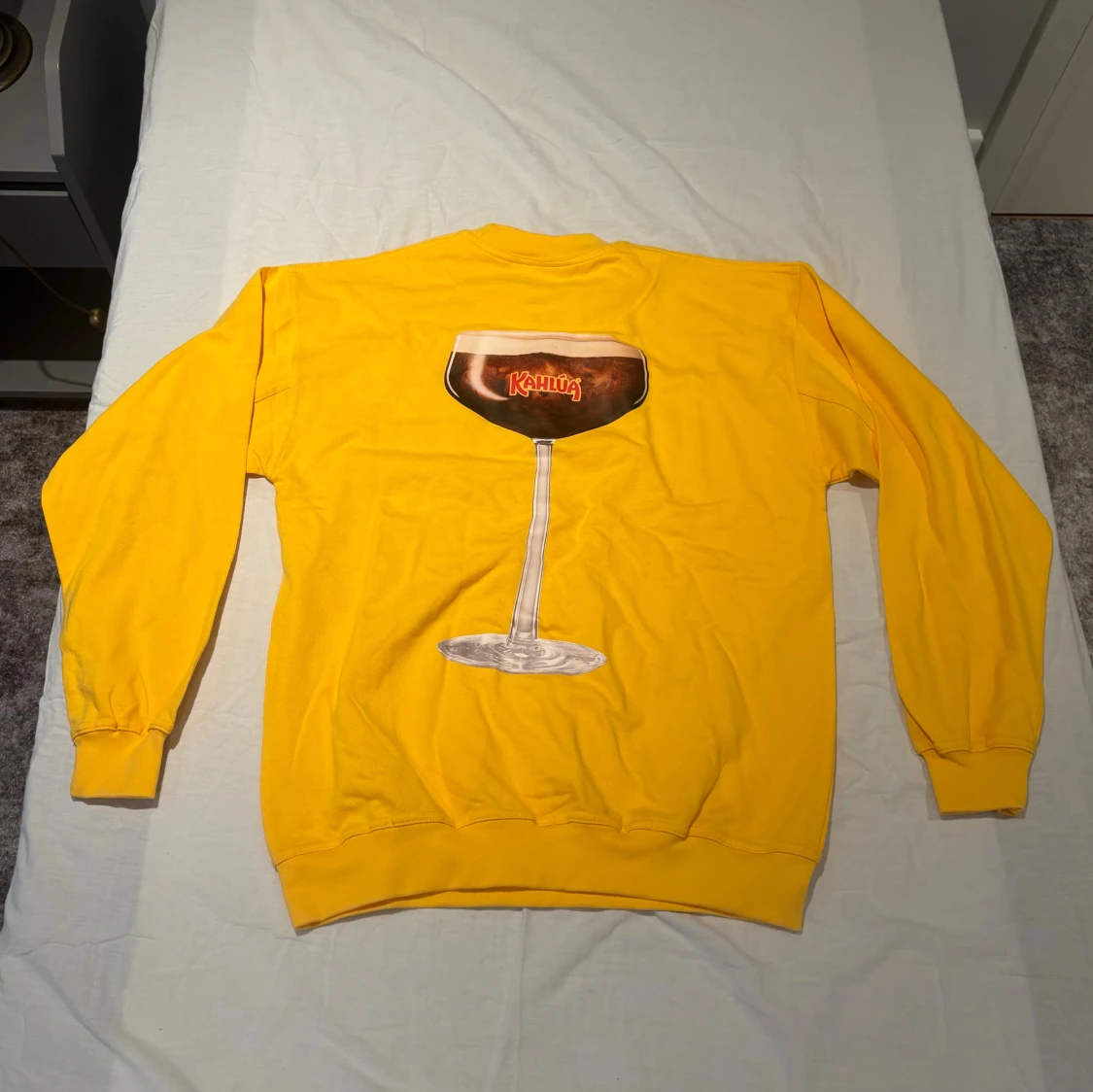 Gul Kahlúa sweatshirt med tryck