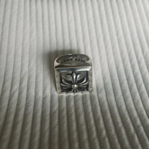 Rockstar Cross Cutout Ring - Storlek 10 (19.8 mm diameter)