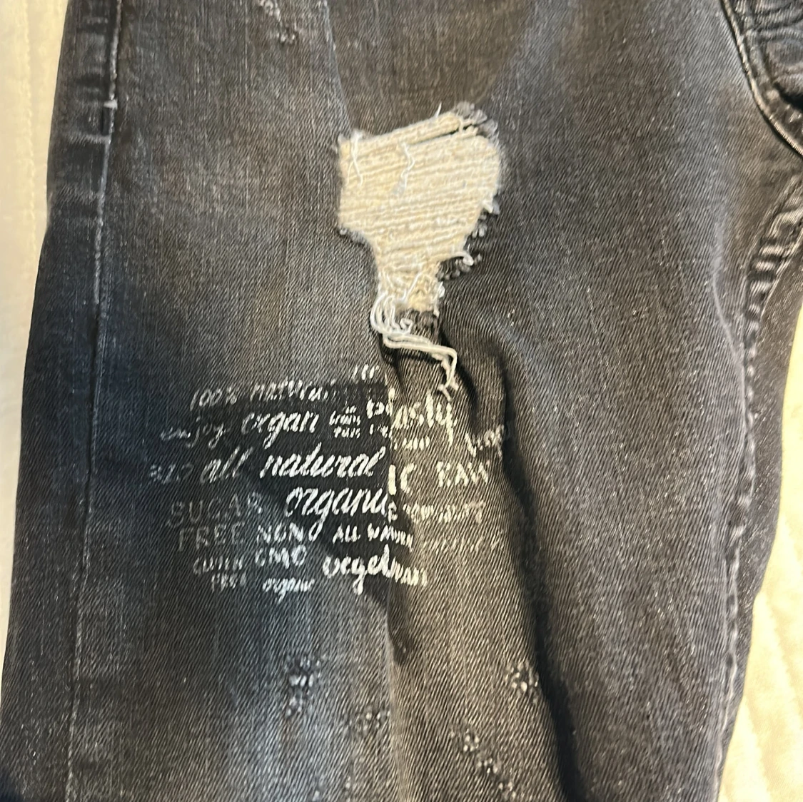Svarta skinny jeans med slitningar - 1