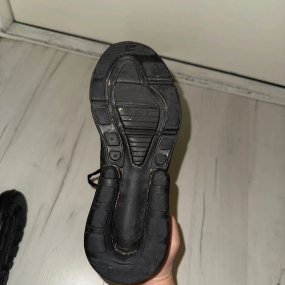 Svarta Nike Air Max 270 sneakers - 1