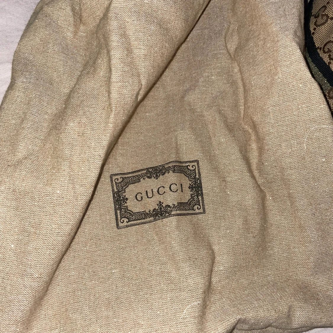Beige Gucci keps med GG-mönster - 4