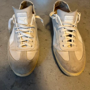 Sneakers Puma strl 43 - Sneakers från Puma strl 43. Lite slitna, se bild.