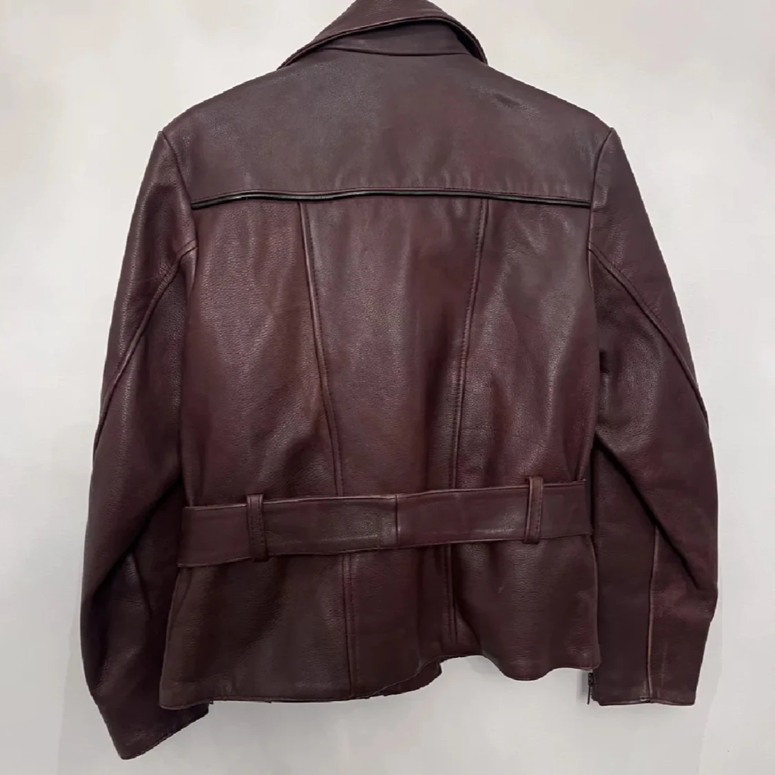 Mörkbrun skinnjacka med bälte - 2