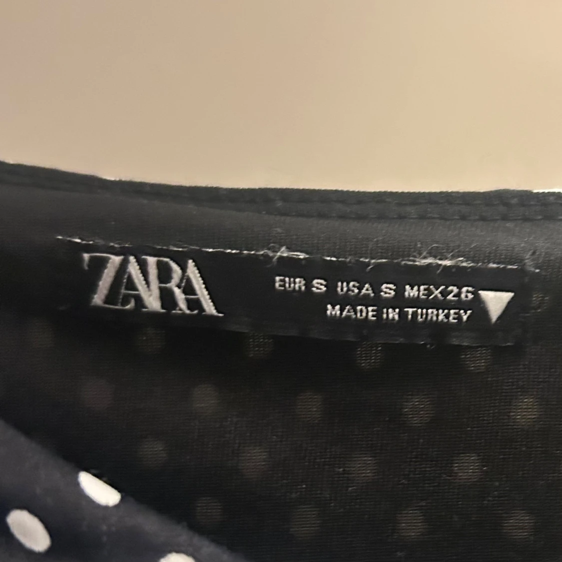 Svart prickig body från Zara - 3