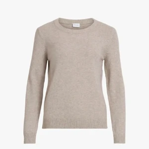 Beige stickad tröja🥰 - Säljer den här tröjan från vila i Xs💘den är köpt för 329kr tror jag💘Inte mina bilder!💘skriv för fler bilder eller funderingar💘den är knappt nopprig och i fint skick💘Priset kan diskuteras💓💓