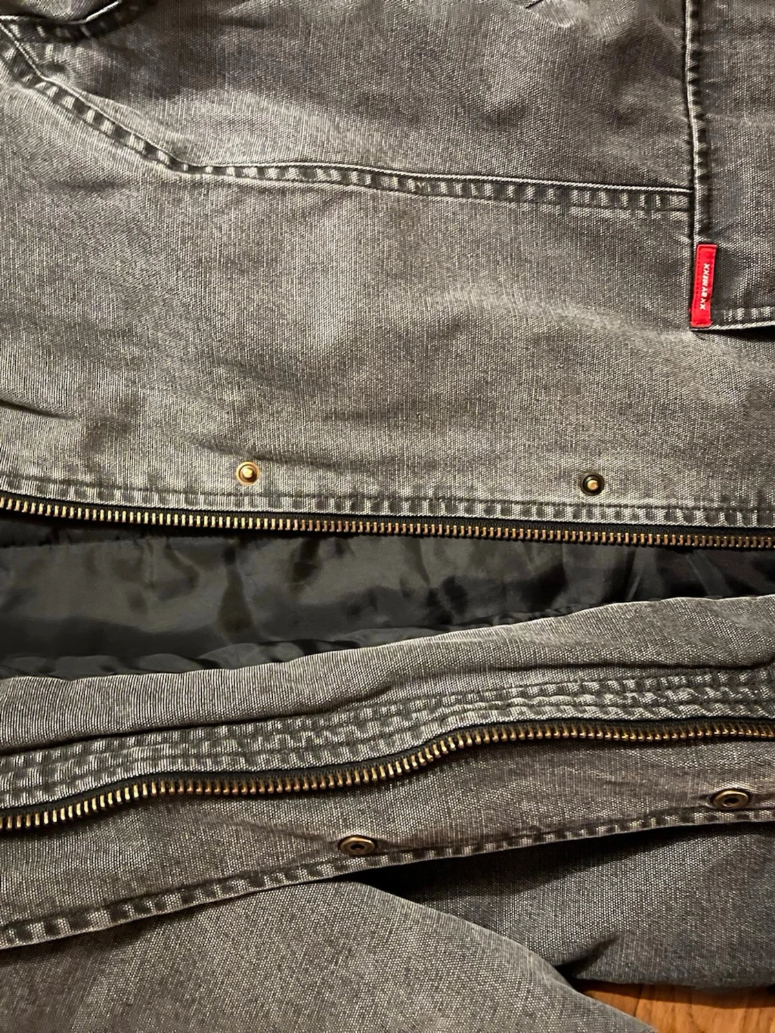 Grå lång jeansjacka med pälsdetaljer - 5