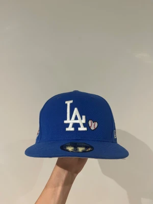 New era keps - Säljer nu min riktiga goa LA keps. Kepsen är använd ett par gånger Hör av er vid minsta funderingar!