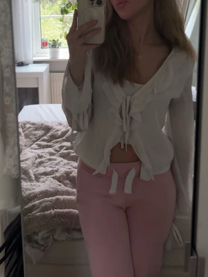 Blus - Superfin blus/kofta, fint skick, strl S, 100kr+frakt!!🤍lite genomskinlig