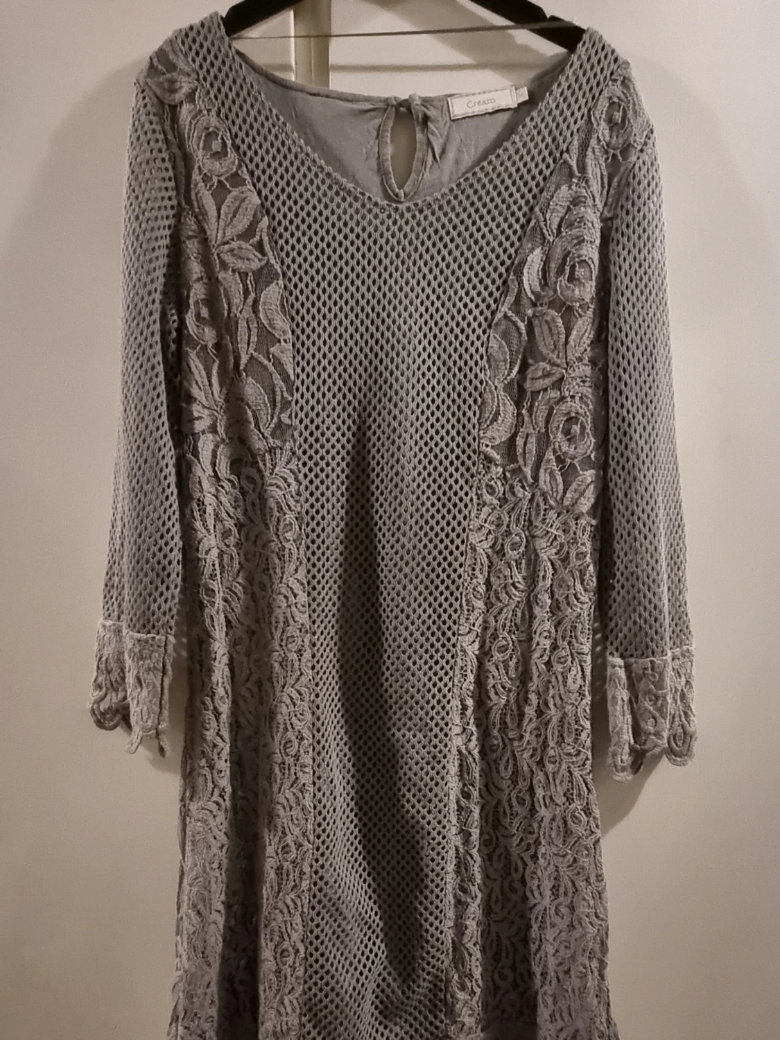 Ljuvlig topp med spets detaljer 