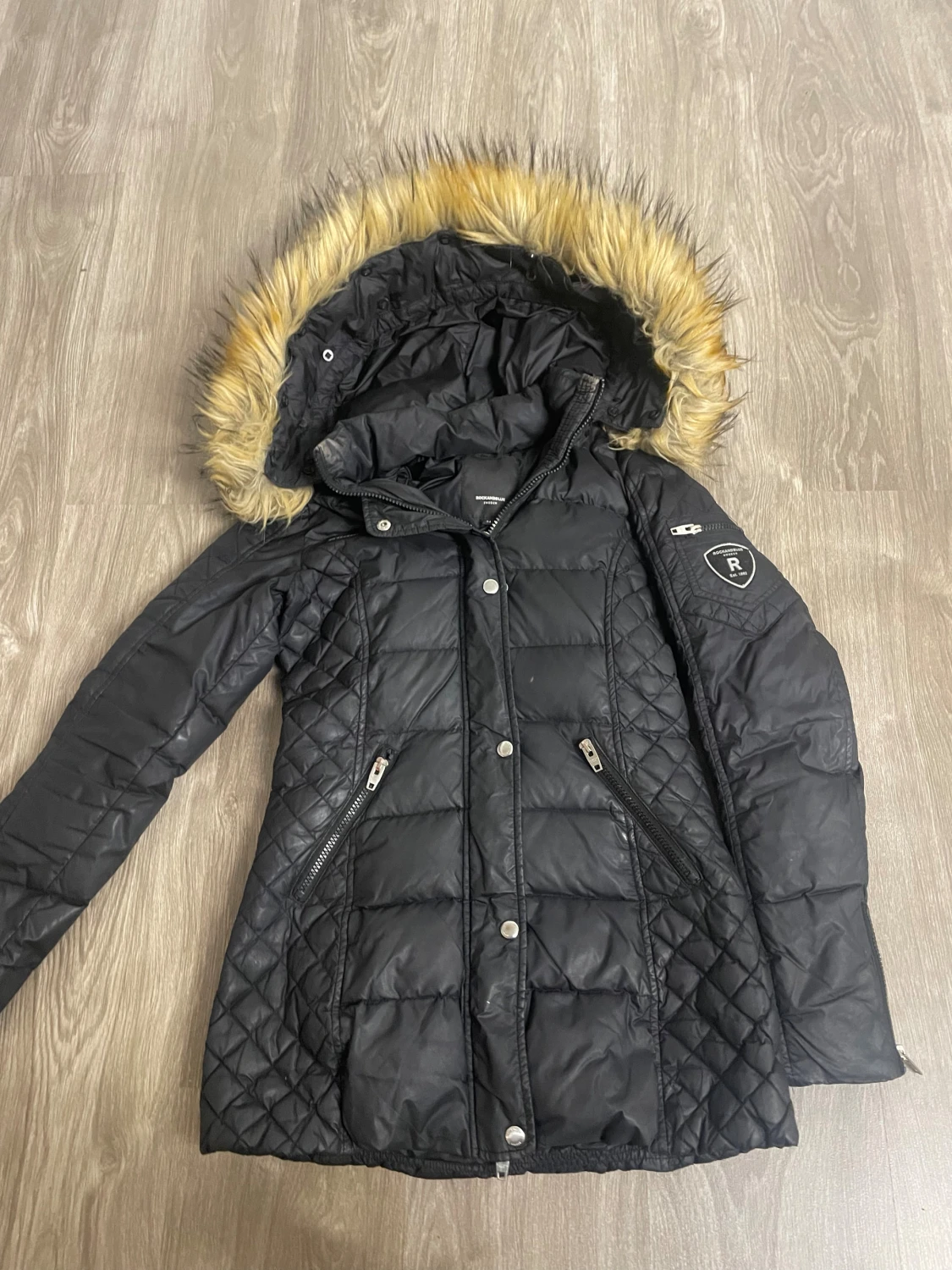 Svart Rockandblue dunjacka med päls - 1