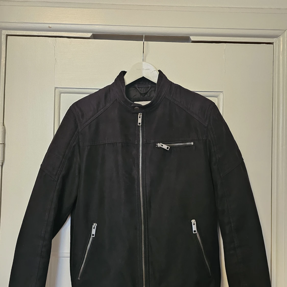 Svart skinnjacka med dragkedjor