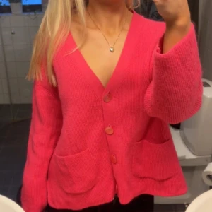 Rosa kofta från Milano Italy - Supersnygg korall/rosa kofta från milano italiy!
