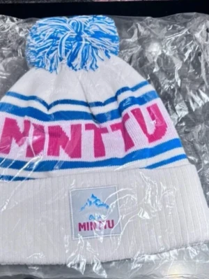 Snyggaste mössan från Minttu - original - Vinterns snyggaste mössa. Minttu. Original.