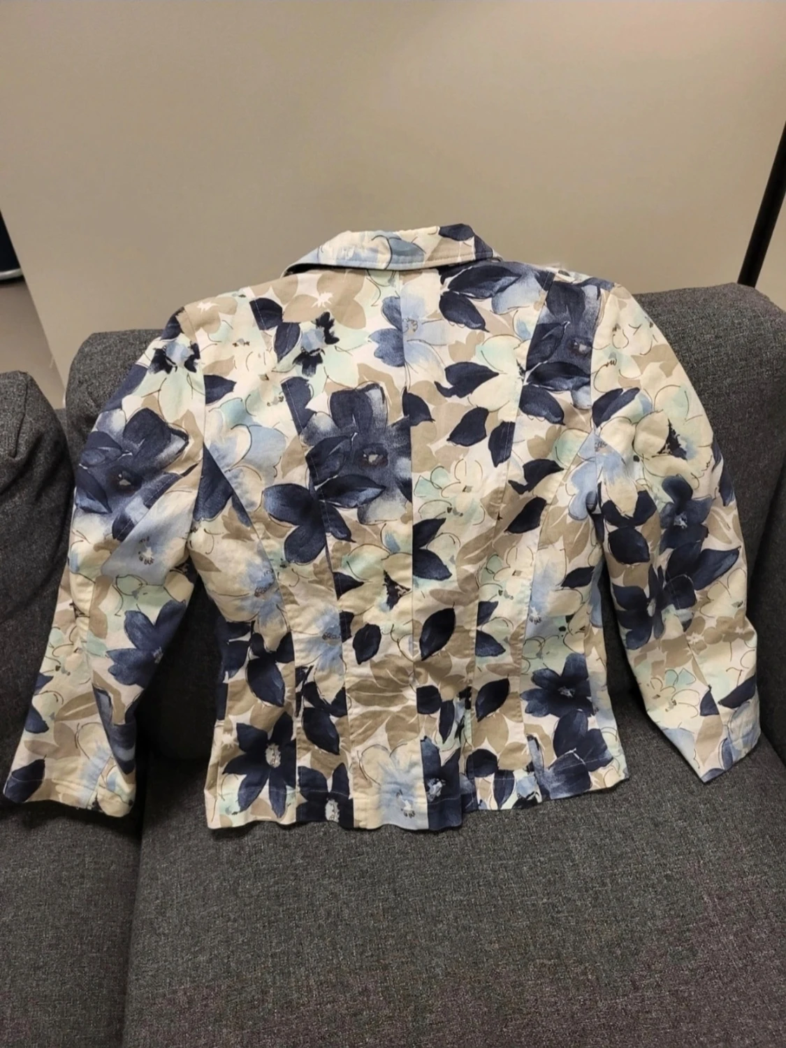 Blommig kavaj från Joy, storlek 34 - 1