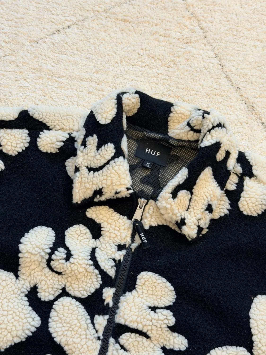 Svart och vit teddyjacka från HUF - 5