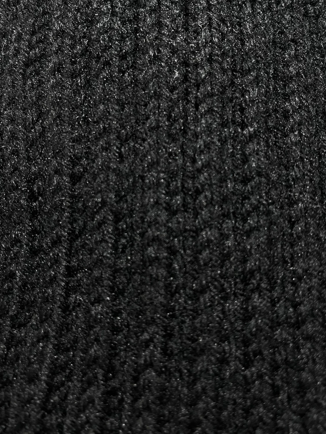 Svart stickat pannband med pärldetalj - 2