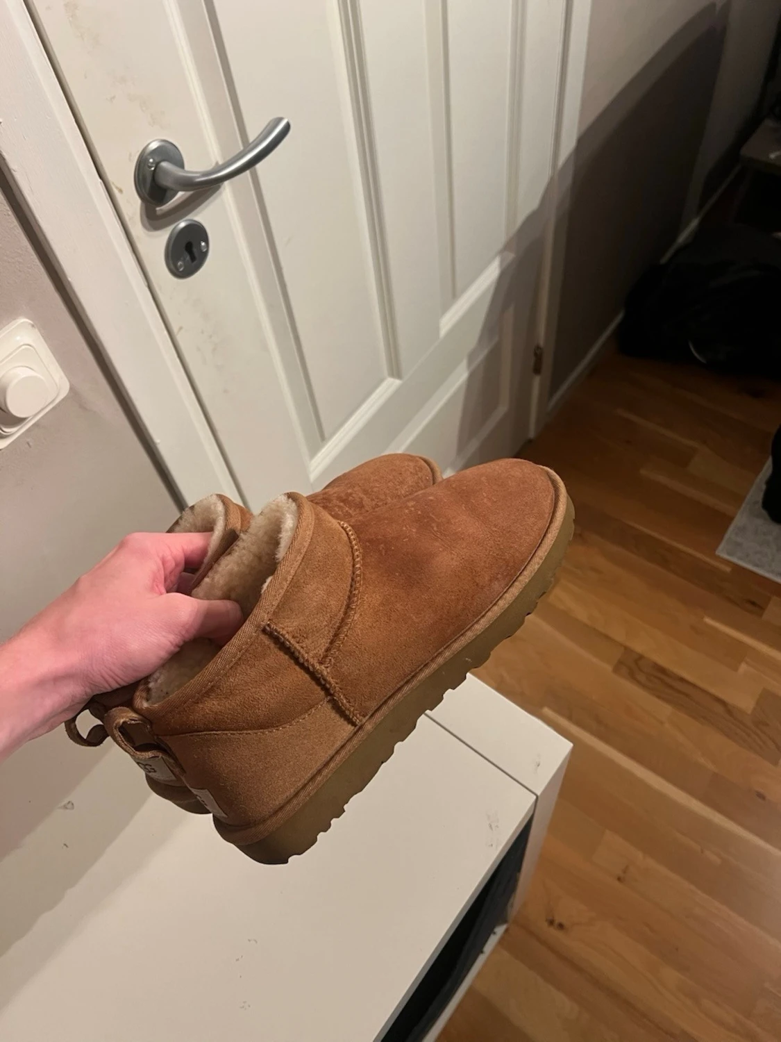 Bruna UGG boots med fårskinn