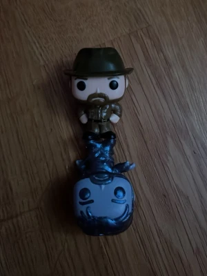 Jim hopper and upside down Jim Hopper - Stranger things kinder joy funko pop Jim Hopper and upside down hopper 