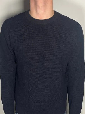 J.Lindeberg tröja - Säljer en riktigt snygg och trendig J.Lindeberg tröja i fint skick, storlek S, vid frågor är det bara att skriva //Gramenti