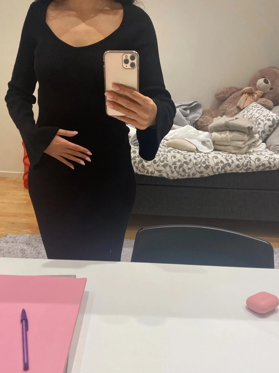 Svart ribbad långärmad klänning