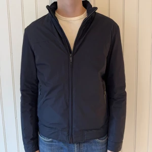 Massimo dutti jacka - Massimo dutti Cardigan | Storlek: L,  passar M | Mycket bra skick | Modellen är 183 och väger ca 70 kg | Hör gärna av dig vid frågor och funderingar! 🤗