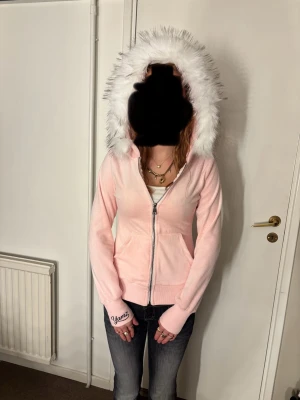 Tröja  -  Helt oanvänd tröja från Yamz 