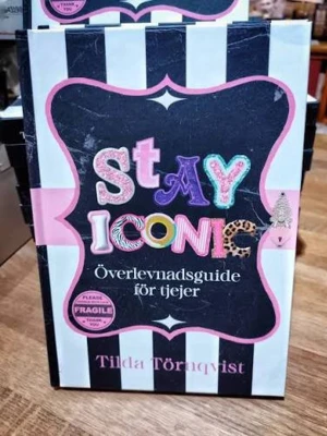 Stay iconic bok - Tilda törnqvist Stay iconic bok om överlevnads råd för unga tjejer. Helt ny! Kostar ca 250kr ny! 