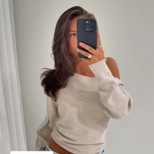 Beige offshoulder ribbad topp - Helt ny