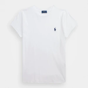 Vit t-shirt från Polo Ralph Lauren - Klassisk vit t-shirt från Polo Ralph Lauren med broderad marinblå logga på bröstet. T-shirten har rund halsringning och korta ärmar. Tillverkad i mjuk bomull för en skön och avslappnad passform. Aldrig använd