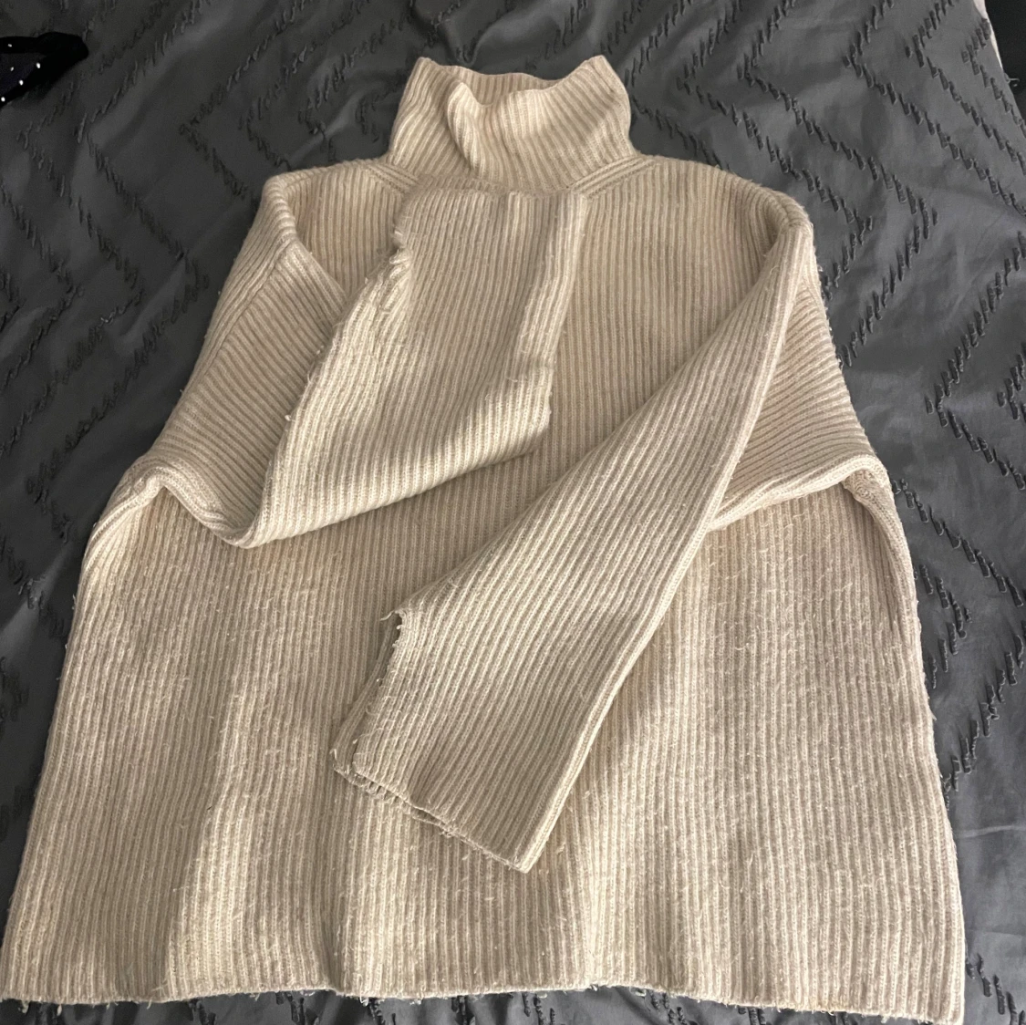 Beige ribbad polotröja - 1