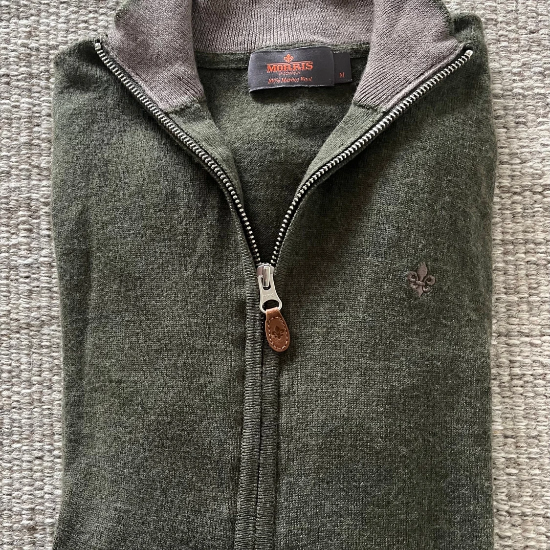 Olivgrön kofta från Morris i ull