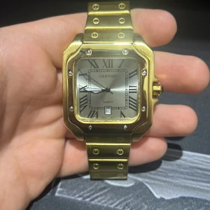 Klocka  - Säljer min brors klocka som är lite gammal men tagit hand om som ny 