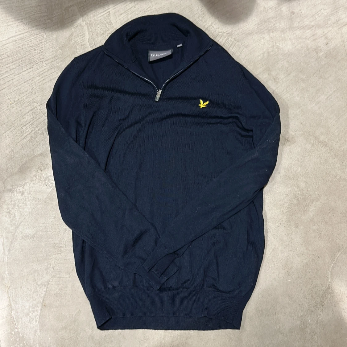 Svart half zip tröja från Lyle & Scott