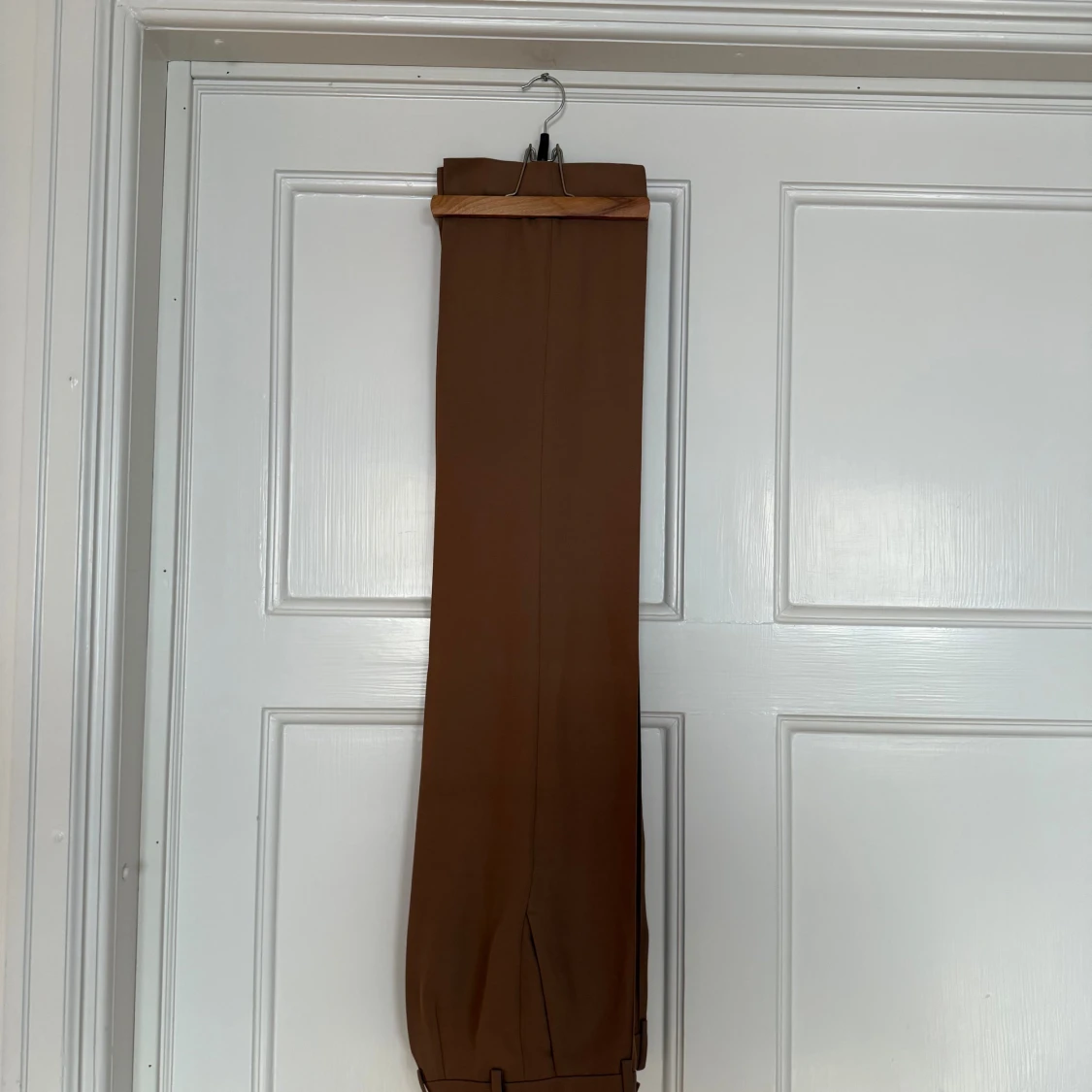 Bruna kostymbyxor med raka ben - 1