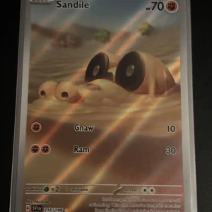 Sandile #216 - Säljer nu mitt Sandile #216 kort. Fick detta väldigt nyligen så väldigt bra skick, varit sleevad sen jag fick det och bra förvarad.