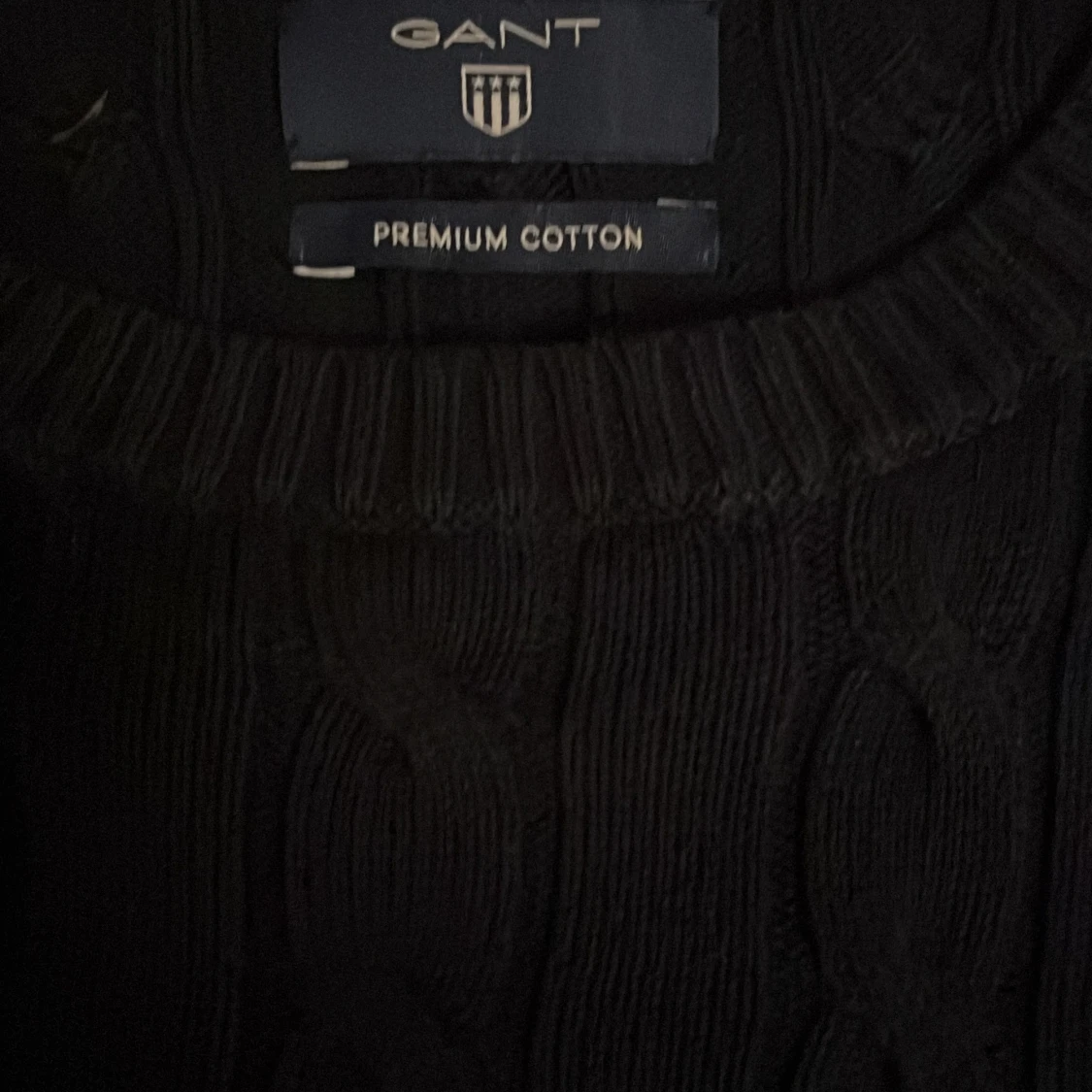 Mörkblå  kabelstickad tröja från Gant - 1