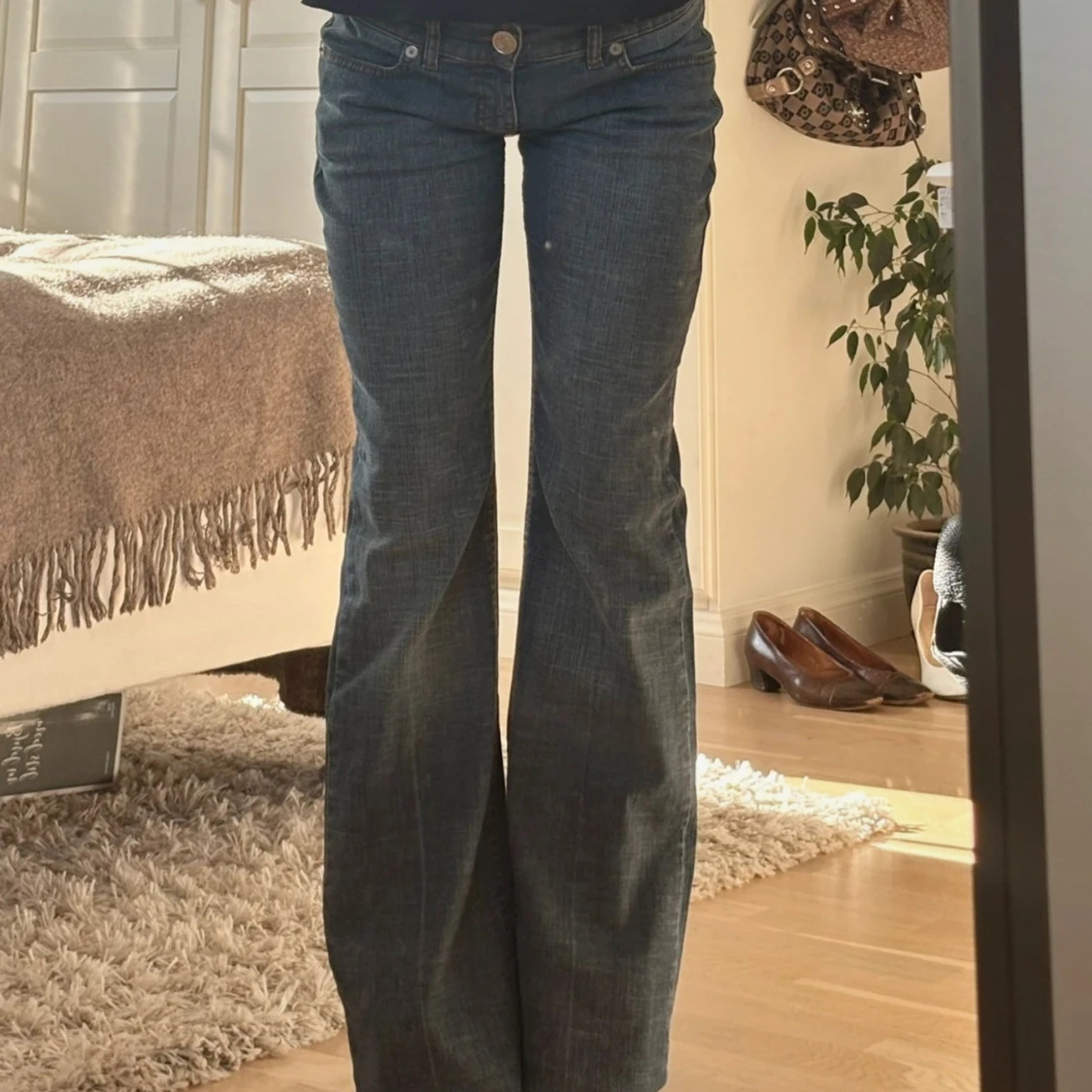 Mörkblå bootcut jeans med låg midja - 1