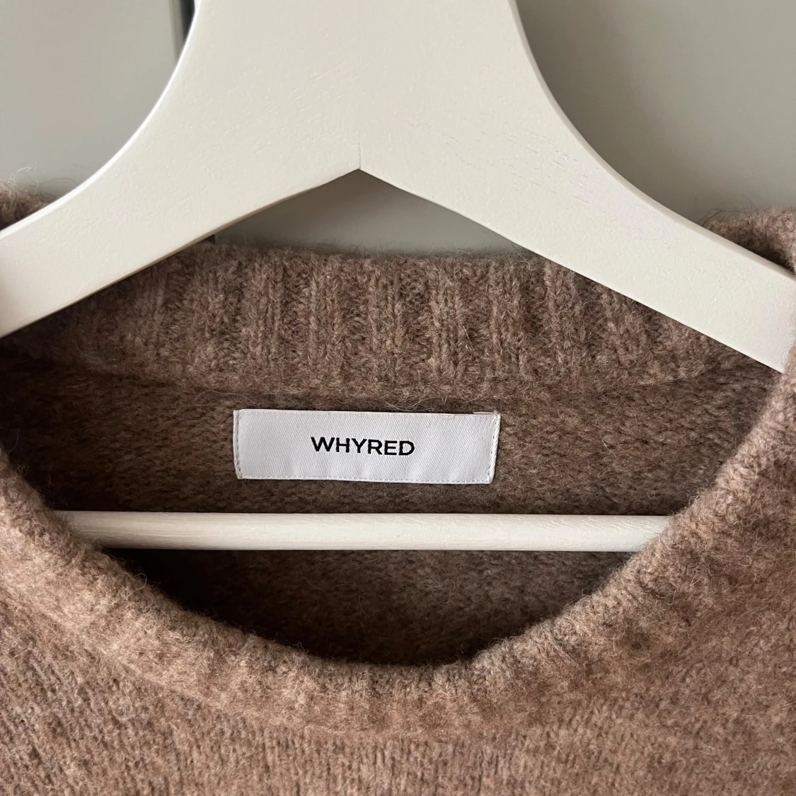 Beige stickad tröja från Whyred - 1