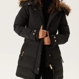 Hollies subway dun jacka dam storlek 36 - Ren och fräsch. Ny pris är ca 5000 SEK. 