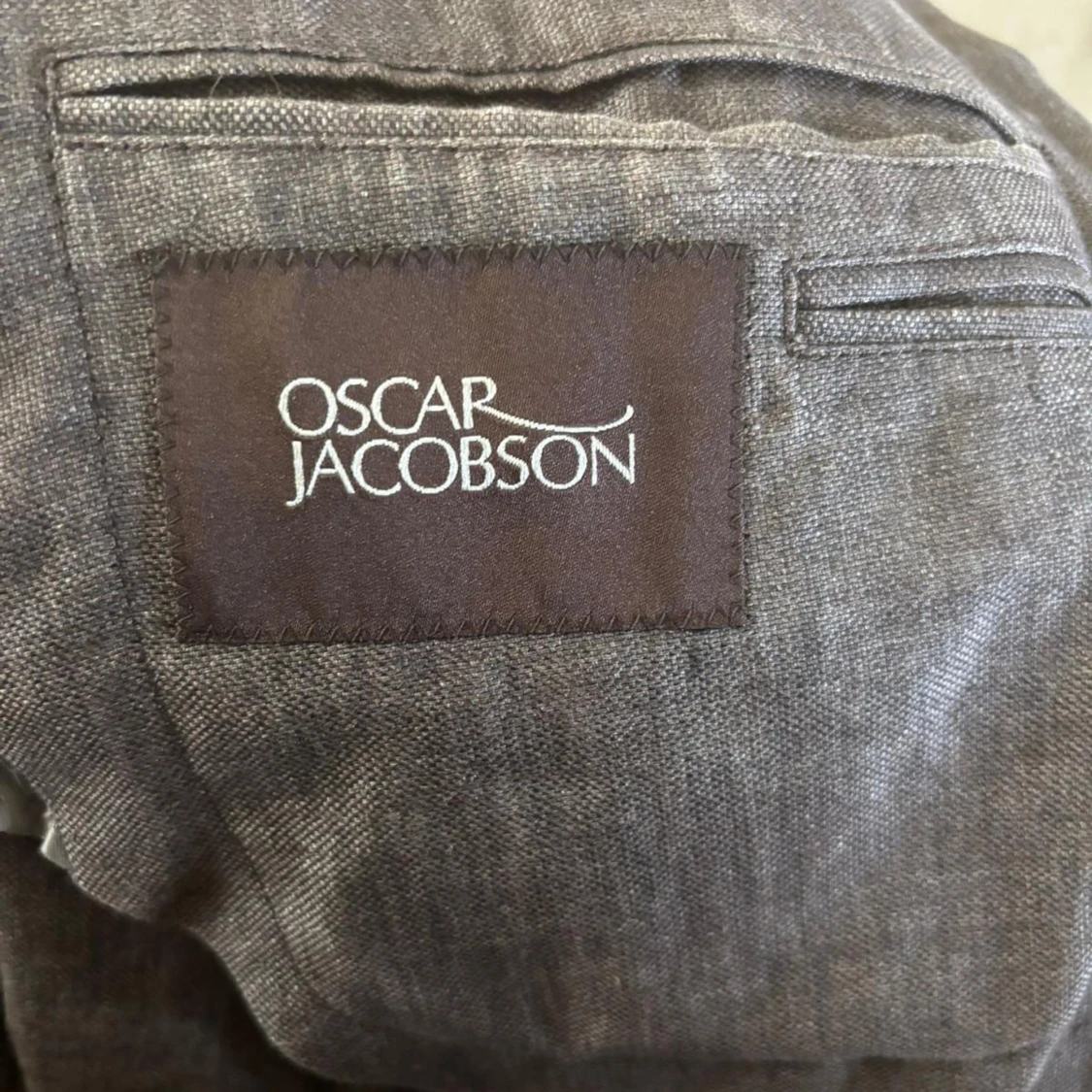 Grå brun linnékostym Oscar Jacobson - 2
