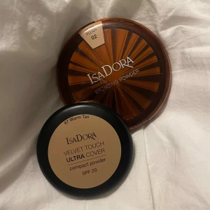Isadora bronzer & puder duo - Säljer två sminkprodukter från Isadora: Bronzing Powder i färgen 02 Nude Flush med solkysst finish och Velvet Touch Ultra Cover compact powder i nyansen 67 Warm Tan med SPF 20. Båda i praktiska runda dosor, perfekt för en jämn och fräsch look.