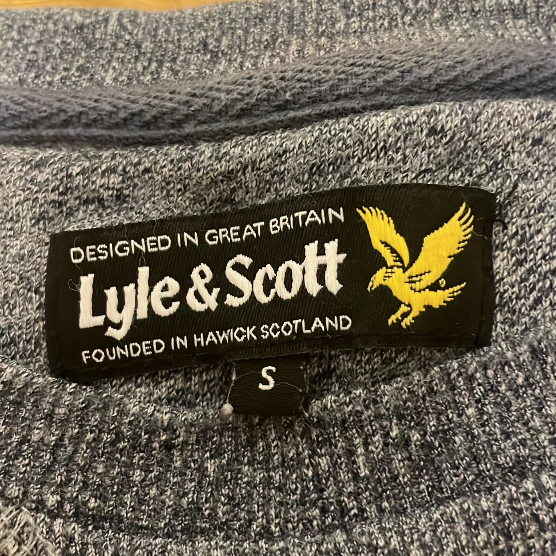 Grå sweatshirt från Lyle & Scott - 3