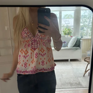 Söt topp - Supersöt färgglad topp från Cider💓 Aldrig använd och prislapp finns kvar💓