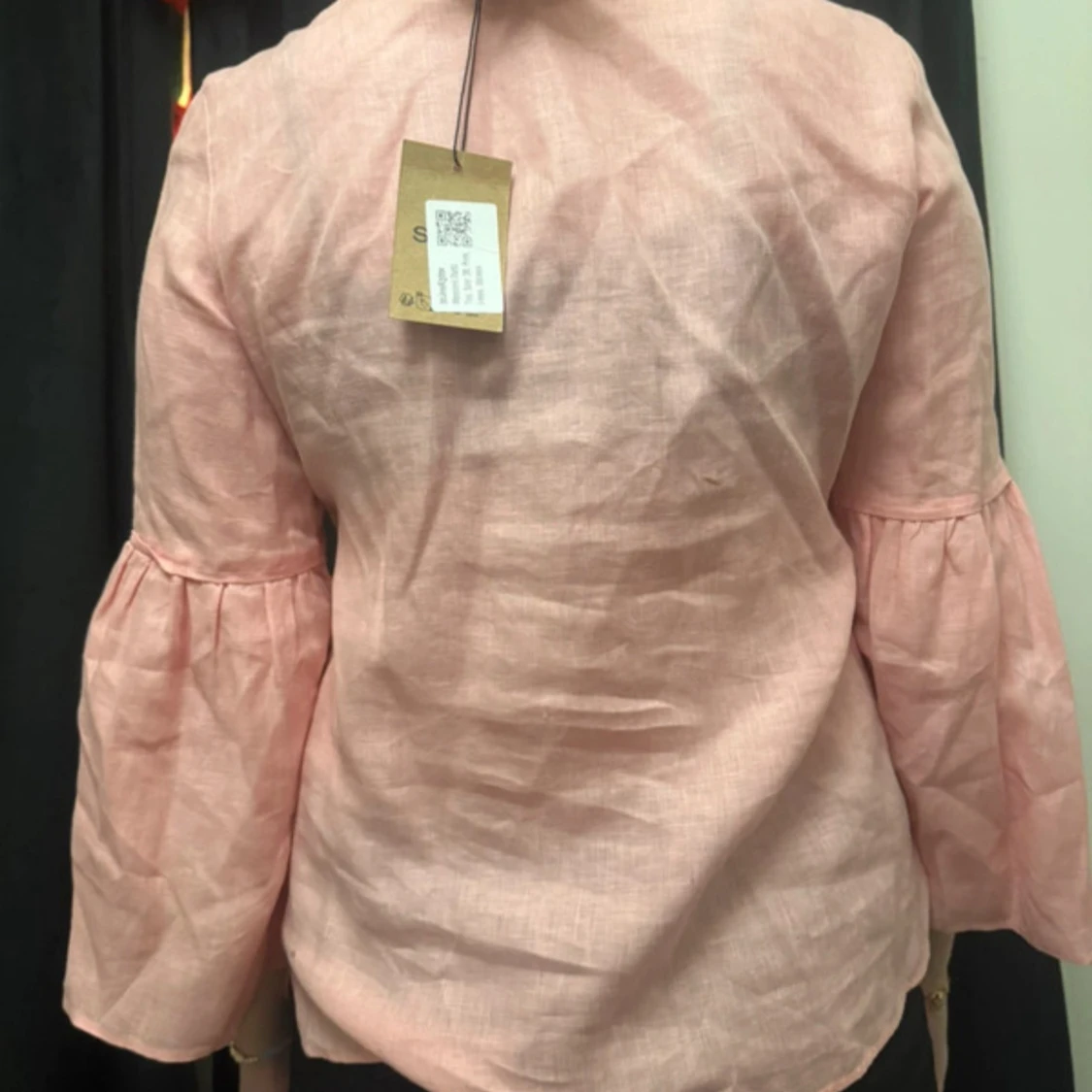 Ljusrosa blus i linne med vida ärmar - 2