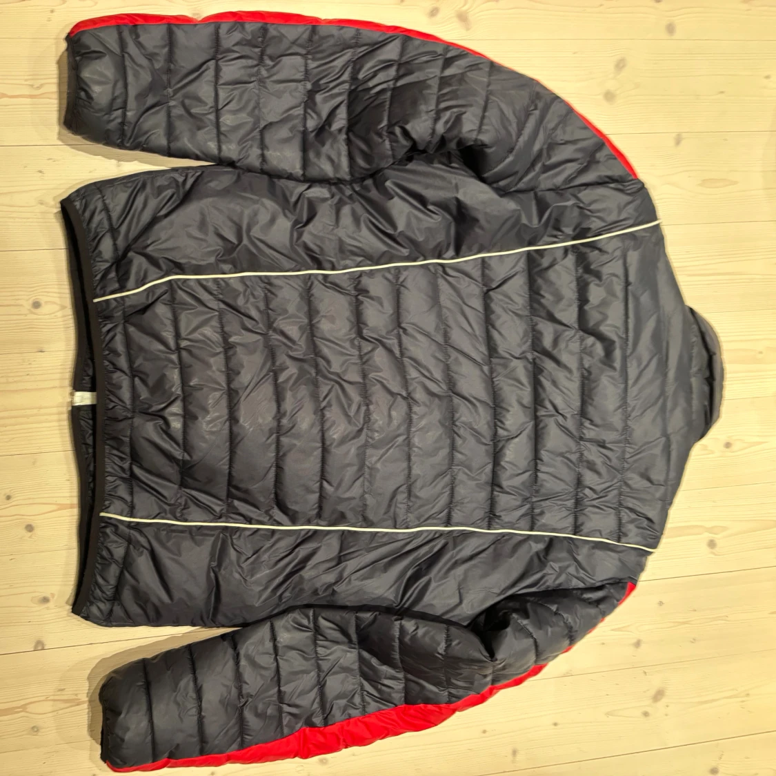 Love Moschino pufferjacka med flaggdetalj - 1