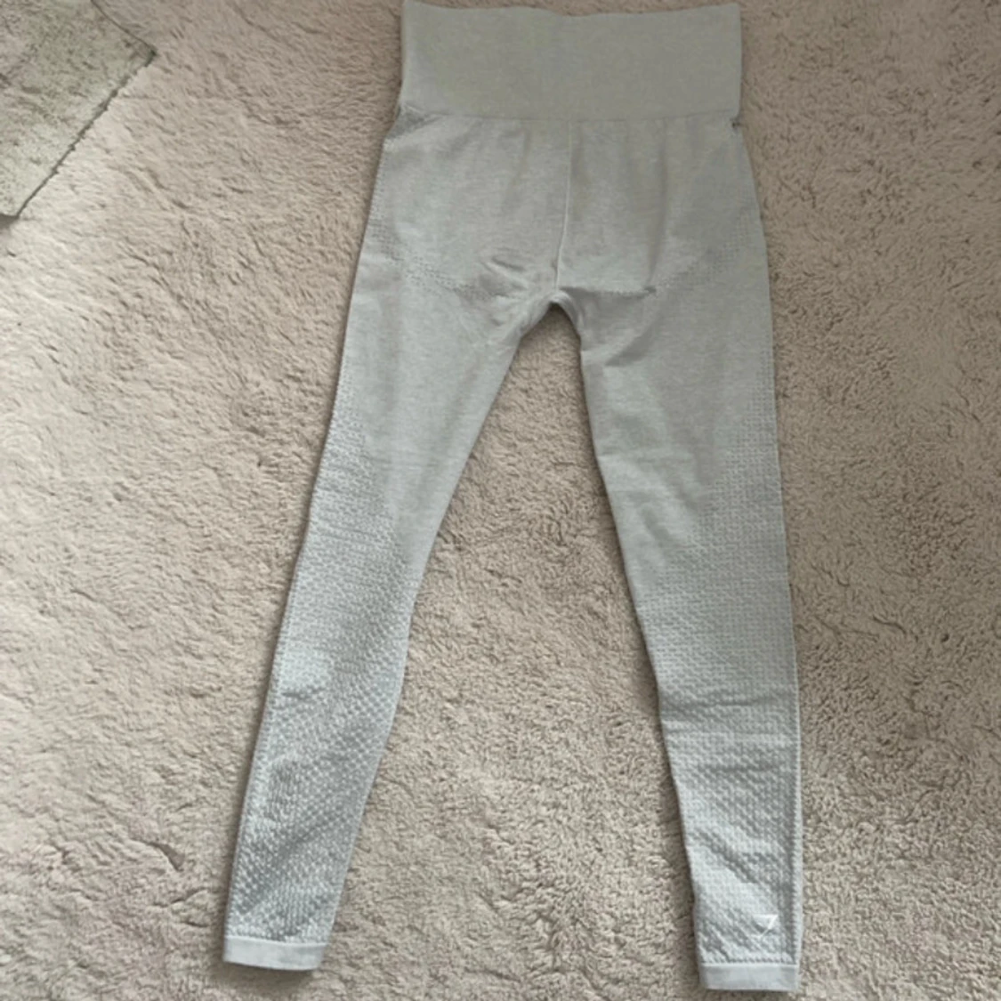 Grå Gymshark träningsbyxor - 1